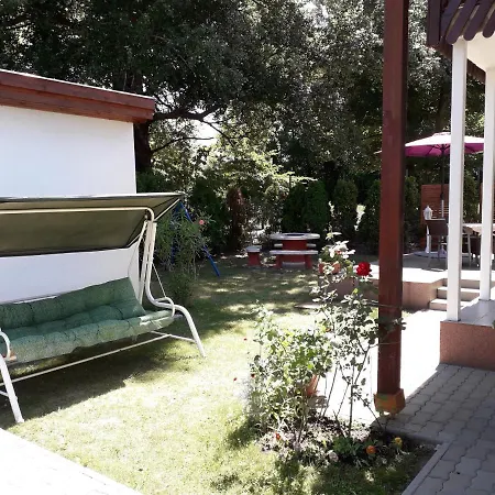 Beatrix Ueduelohaz *